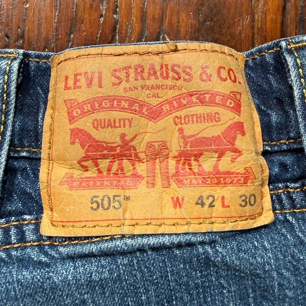 Levis 505 Jeans Mens 42x30 Blue Straight Leg Regular Fit Denim Faded Whiskers